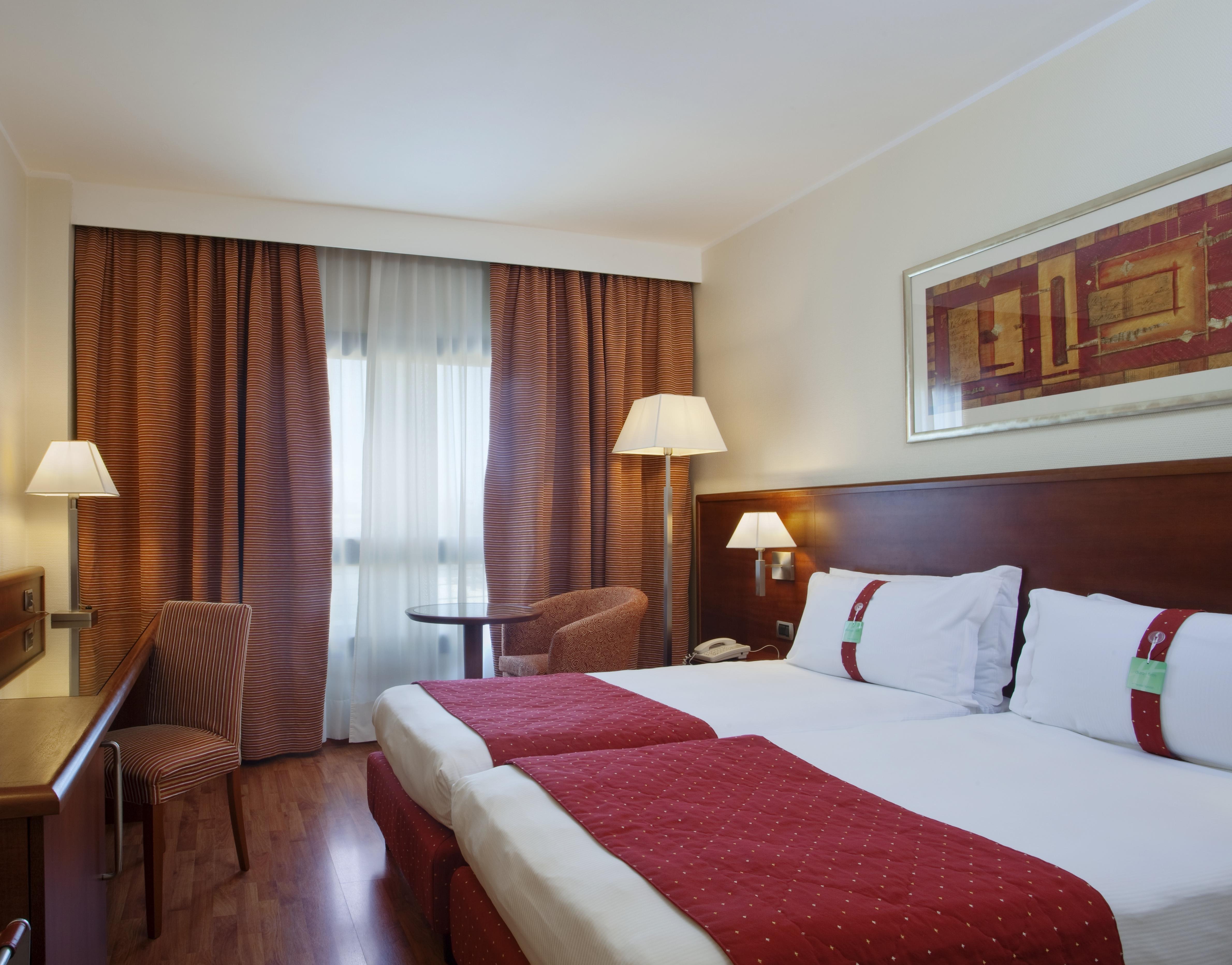 Holiday Inn Cagliari By Ihg Exterior photo