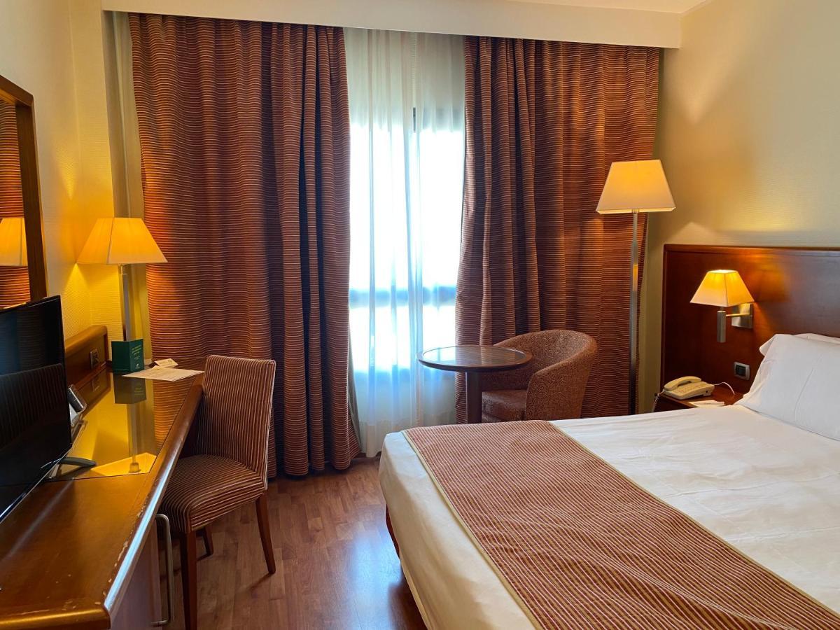 Holiday Inn Cagliari By Ihg Exterior photo