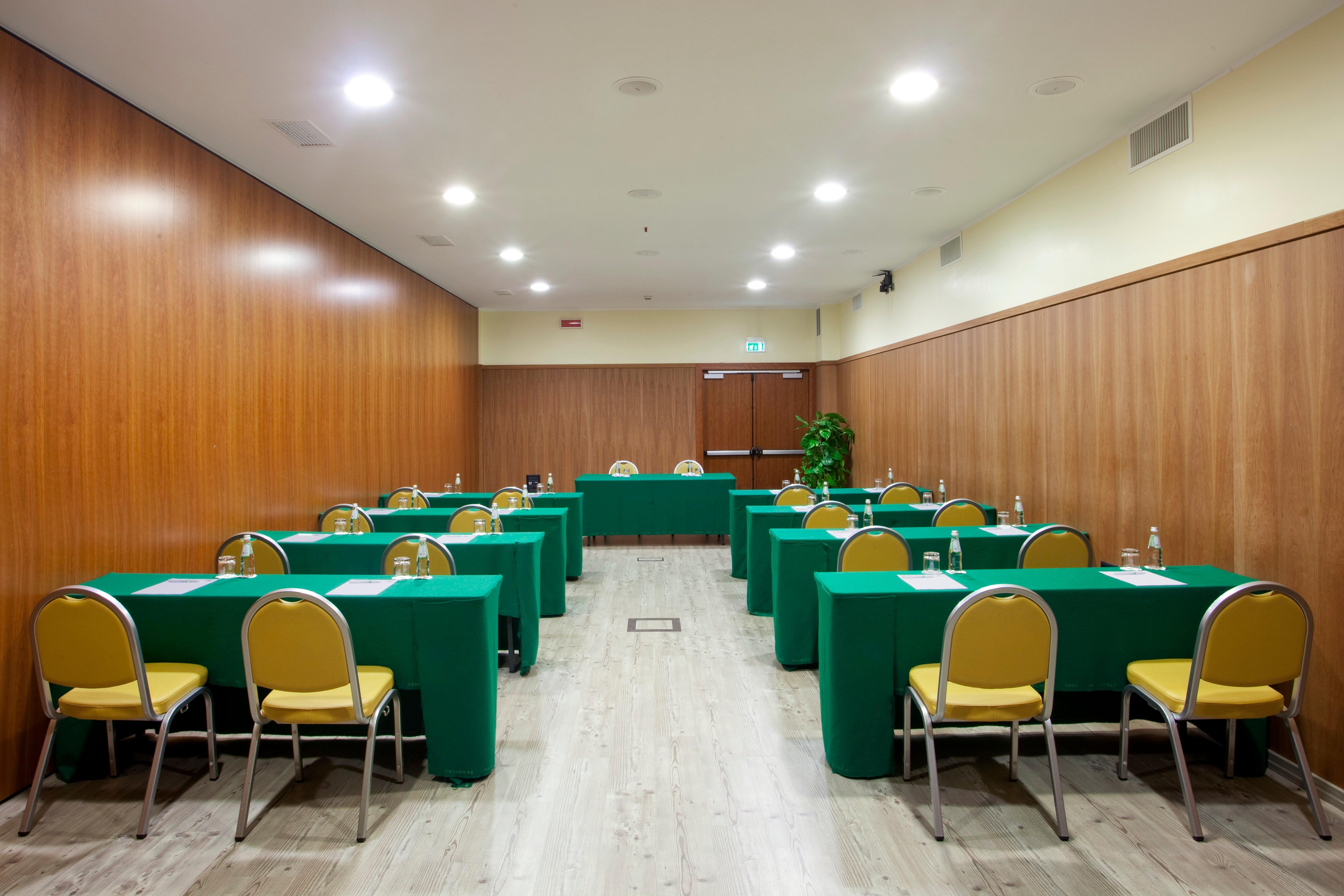 Holiday Inn Cagliari By Ihg Exterior photo