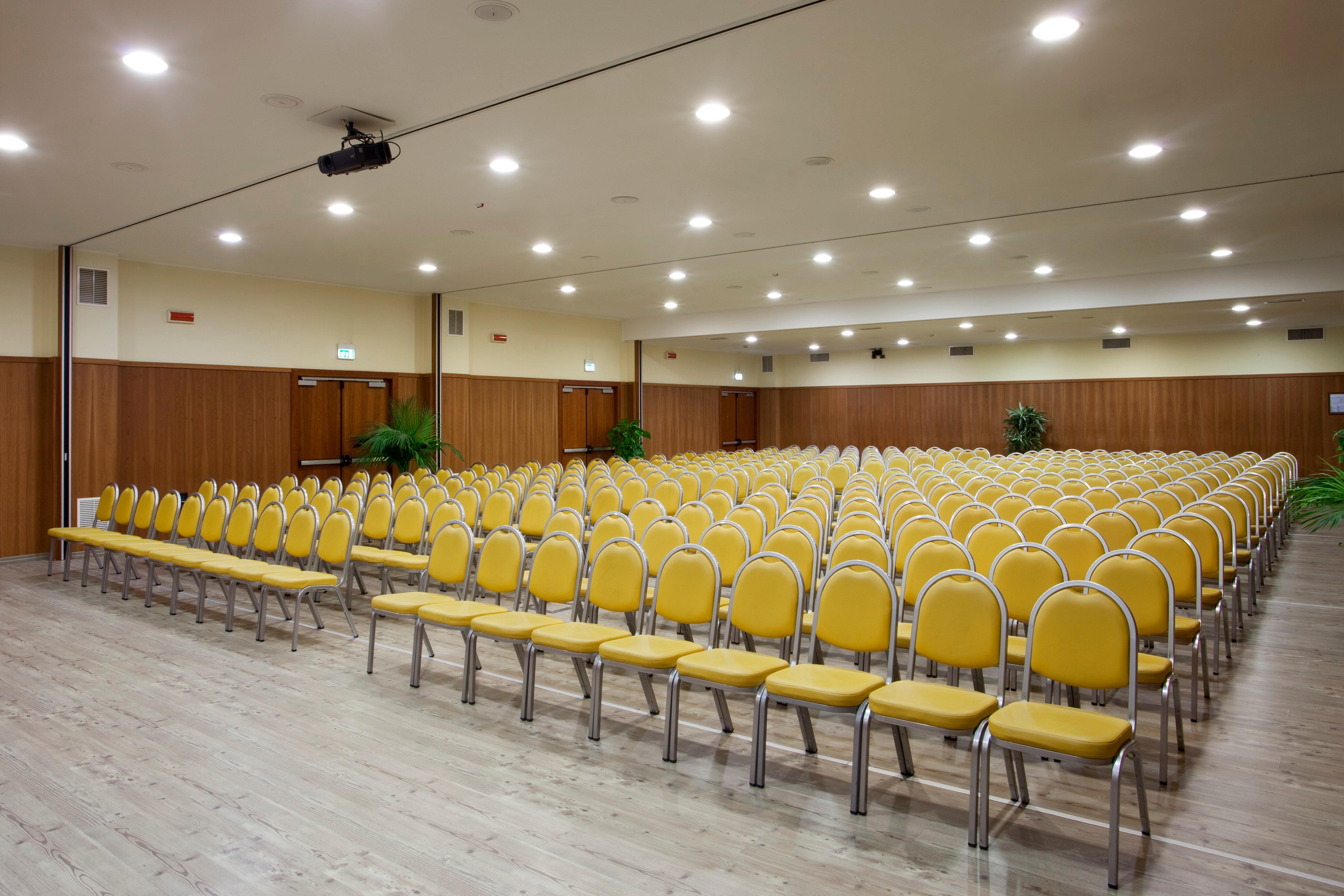 Holiday Inn Cagliari By Ihg Exterior photo
