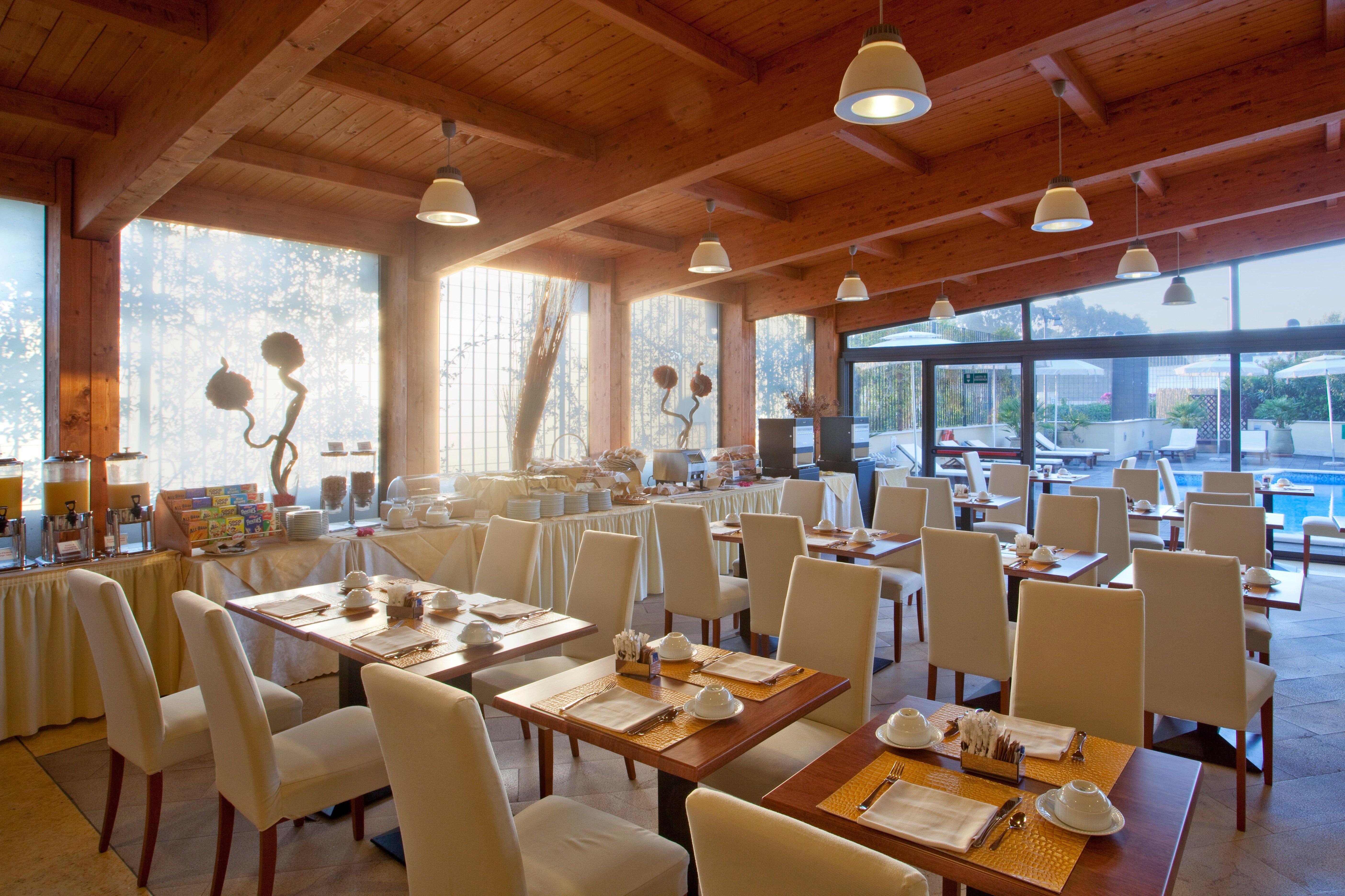 Holiday Inn Cagliari By Ihg Exterior photo