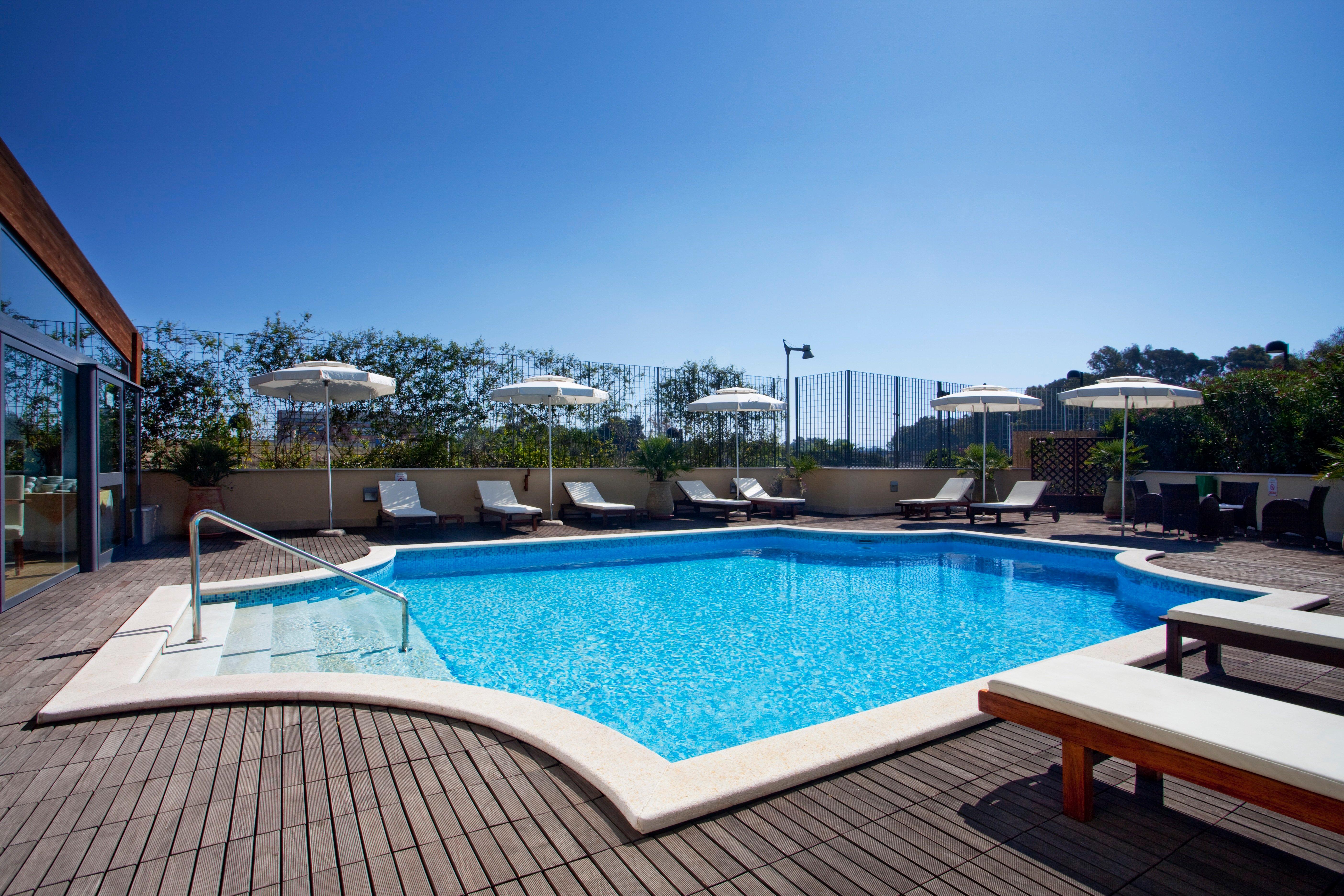 Holiday Inn Cagliari By Ihg Exterior photo