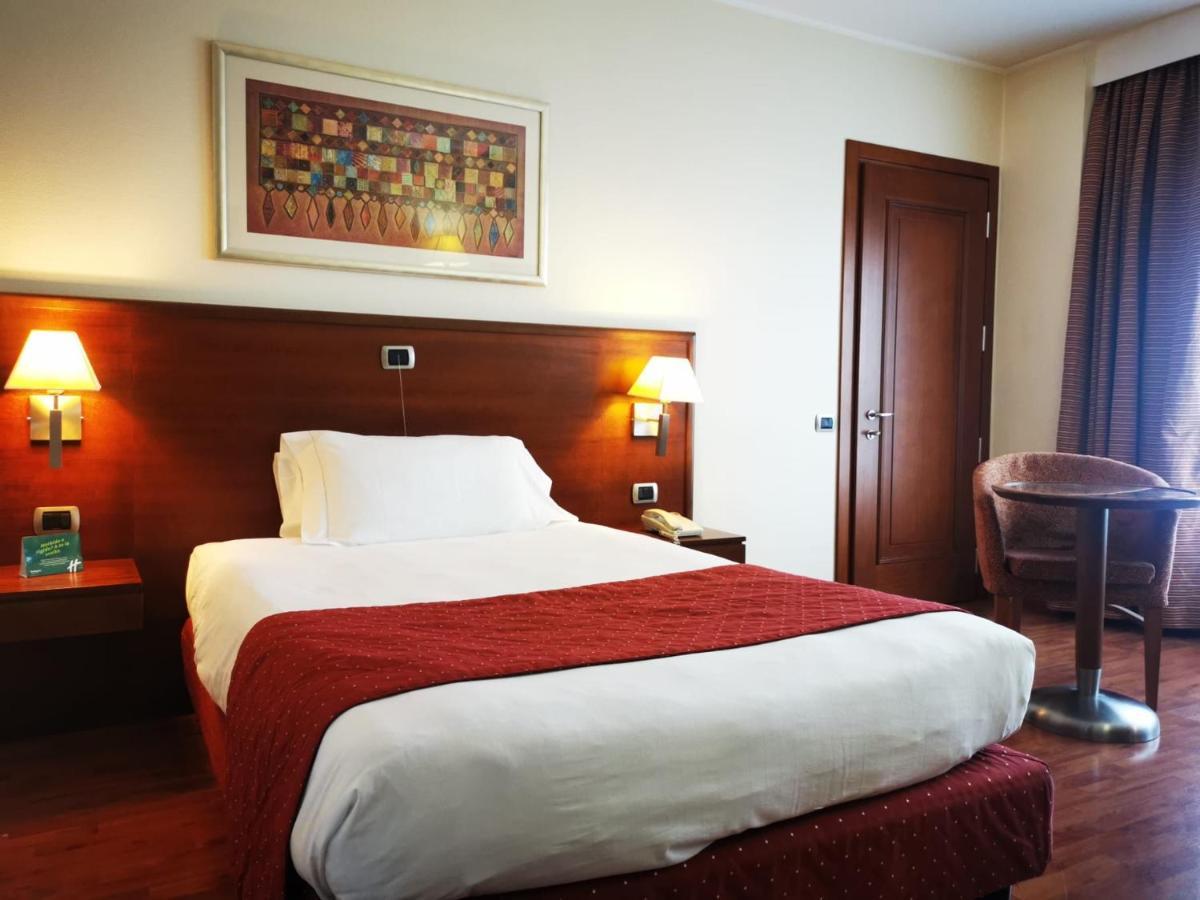 Holiday Inn Cagliari By Ihg Exterior photo
