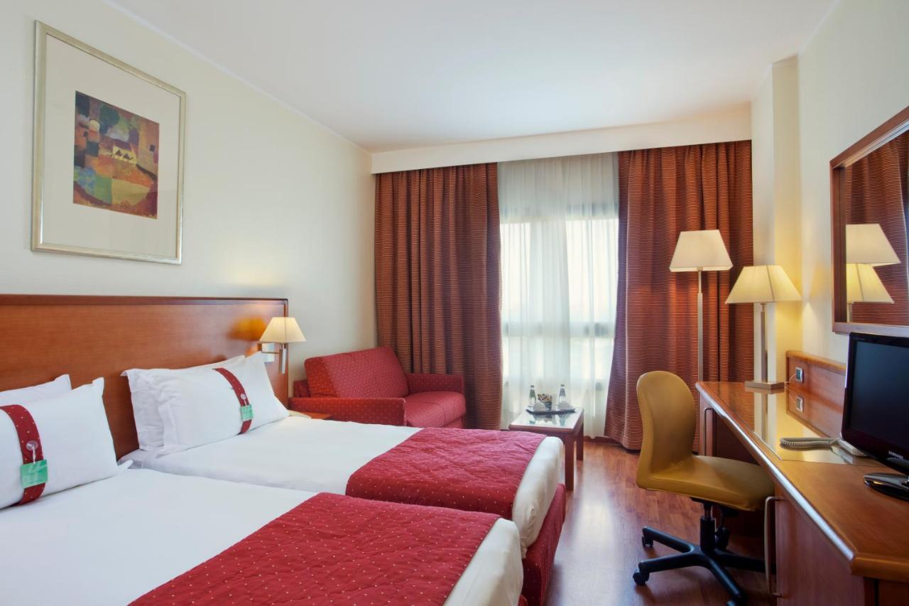 Holiday Inn Cagliari By Ihg Exterior photo
