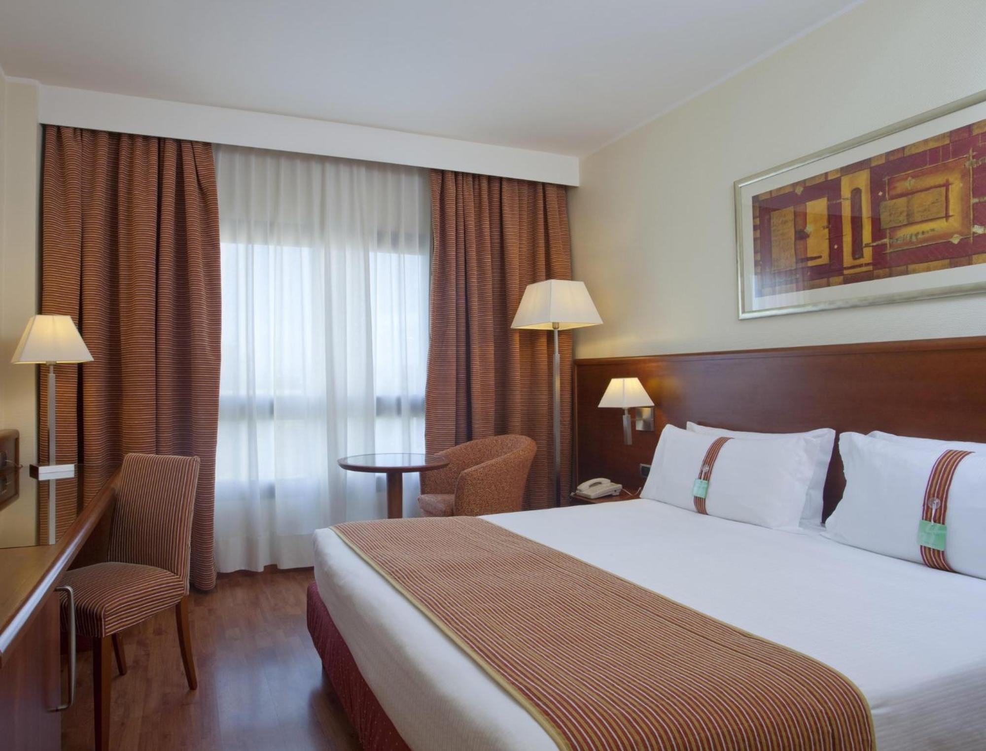 Holiday Inn Cagliari By Ihg Exterior photo