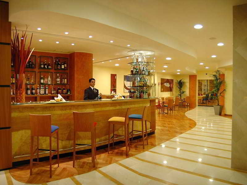 Holiday Inn Cagliari By Ihg Restaurant photo