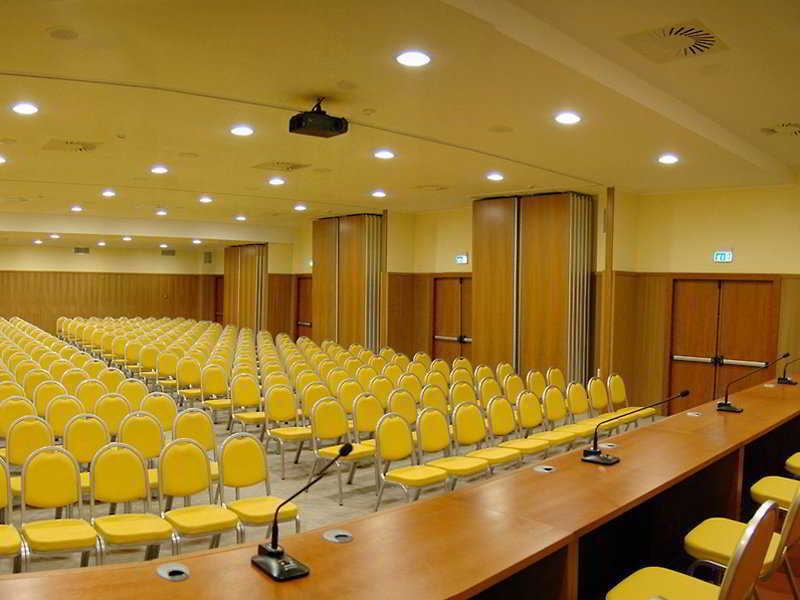 Holiday Inn Cagliari By Ihg Business photo