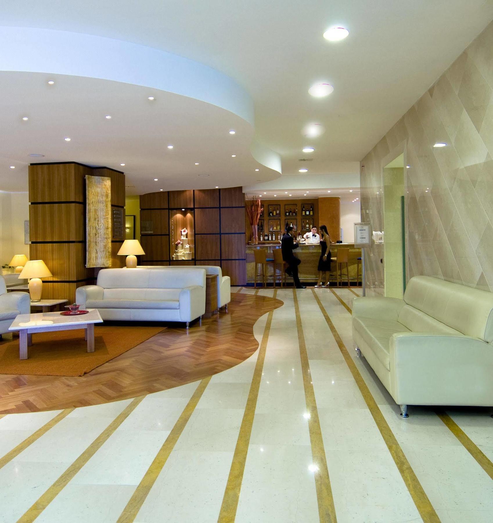 Holiday Inn Cagliari By Ihg Exterior photo